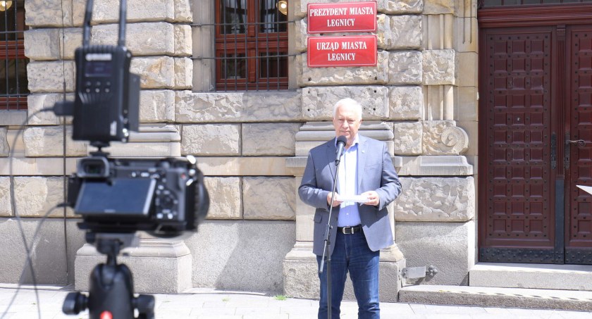 Zdjęcie: Prezydent Legnicy Tadeusz Krzakowski. Fot. Andrzej Trzeciak