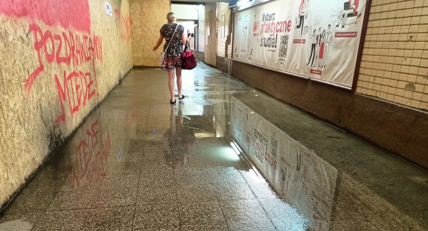 Zdjęcie: dworzec PKP w Legnicy. Fot. Czytelnicy