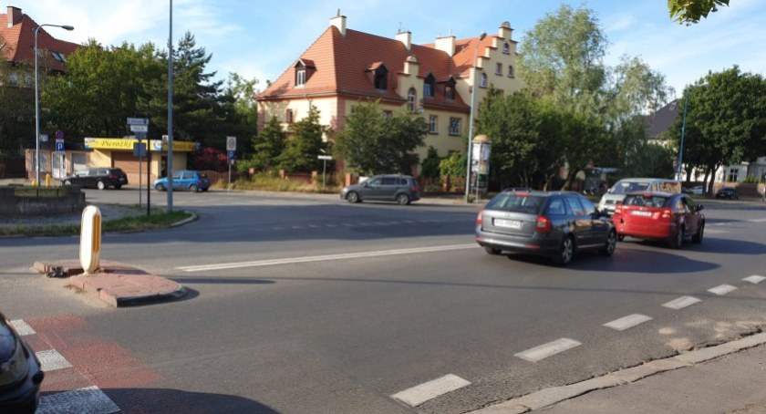 Zdjęcie: Skrzyżowanie Złotoryjska/Asnyka. Fot. Andrzej Trzeciak