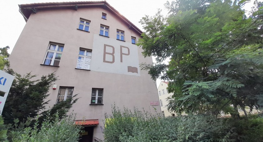 Zdjęcie: dawna siedziba DBP w Legnicy. Fot. Paweł Jantura