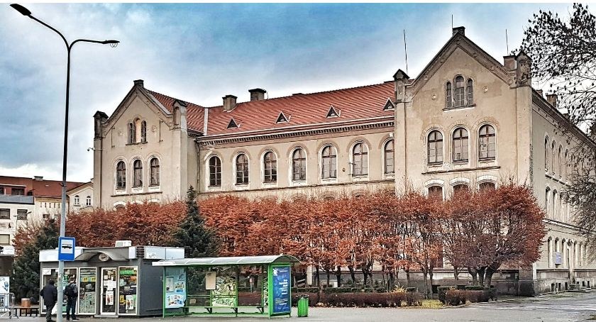 Zdjęcie: Zespół Szkół Ekonomicznych w Legnicy. Fot. Andrzej Trzeciak