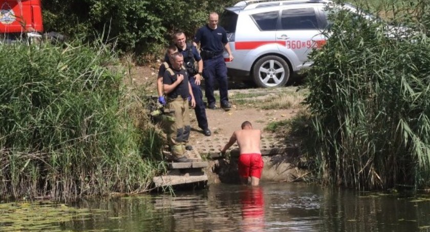 Zdjęie: akcja ratownicza. Fot. Piotr Krzyżanowski, legnica.naszemiasto.pl 