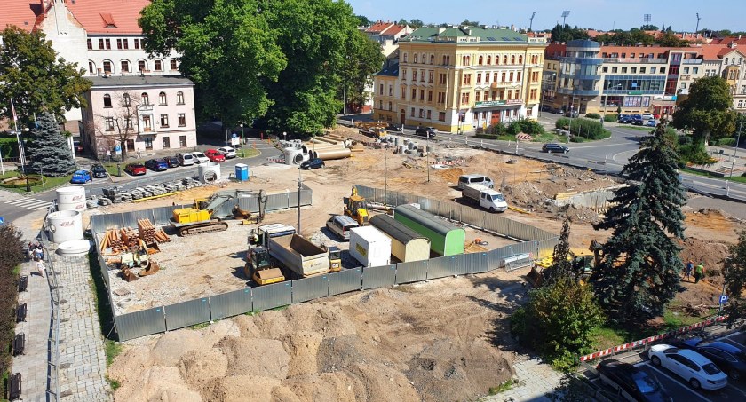 Zdjęcia: Remont Placu Słowiańskiego w Legnicy. Fot. Andrzej Trzeciak