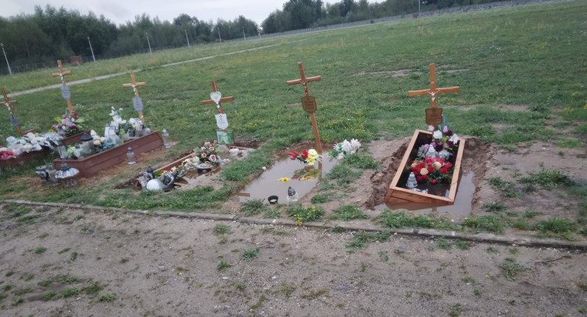 Zdjęcia: Cmentarz Komunalny w Jaszkowie. Fot. Czytelniczka