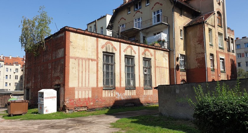 Zdjęcie: Nieruchomość przy ul. Orzeszkowej 23 w Legnicy. Fot. Andrzej Trzeciak