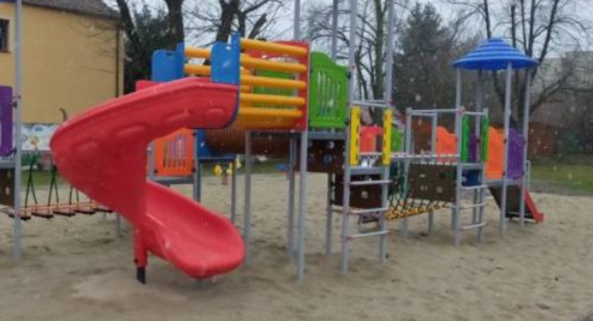Zdjęcie. Plac zabaw przy miejskim przedszkolu nr 14. LBO