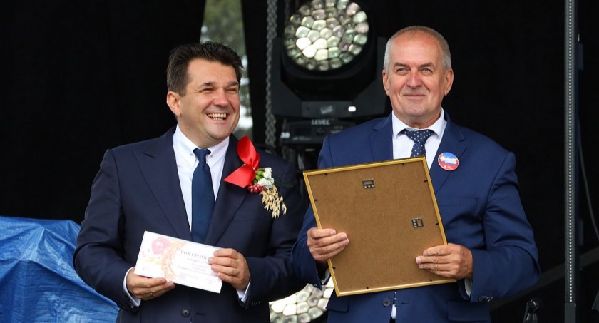 Zdjęcie. Wójt Gminy Chojnów Andrzej Pyrz i przewodniczący Rady Gminy Bogdan Styrkowiec