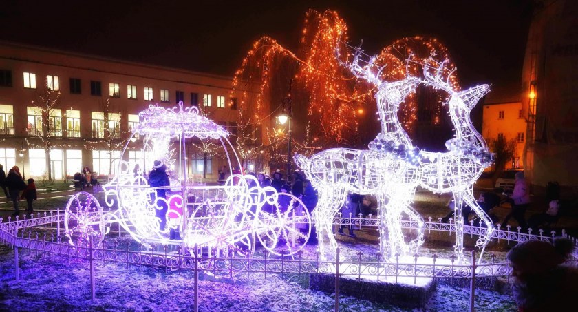 Zdjęcie: Świąteczna iluminacja w centrum Legnicy. Fot. Andrzej Trzeciak