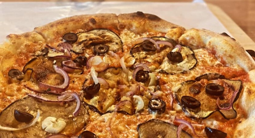 Zdjęcie: To jest pizza z Taranto Pizza - nowej restauracji w Spalonej. 