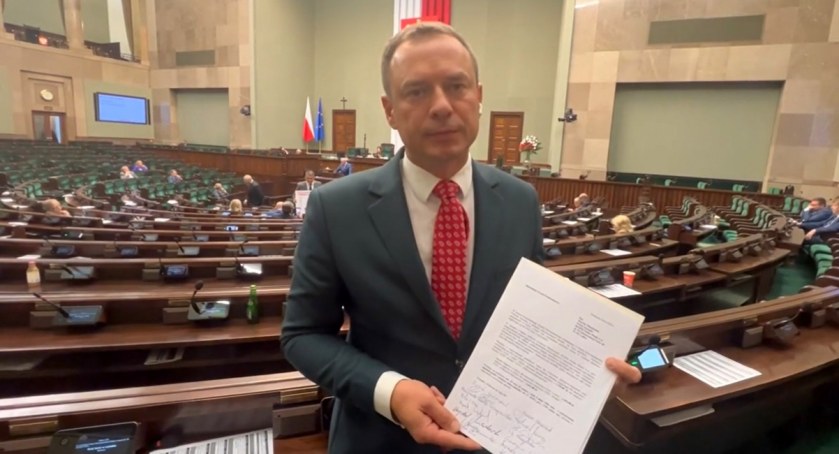 Zdjęcie: Poseł Piotr Borys z pismem do prezesa KGHM