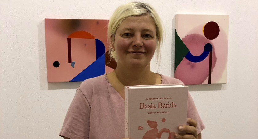 Zdjęcie: Basia Bańda, malarka (zdjęcie nadesłane przez Galerię Sztuki w Legnicy).