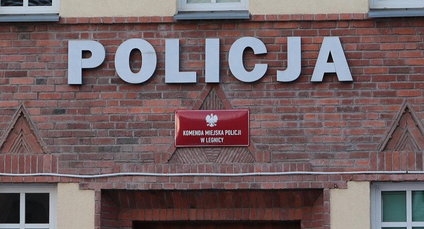 Zdjęcie: Komenda Miejska Policji przy ul. Asnyka w Legnicy (fot. Andrzej Trzeciak)