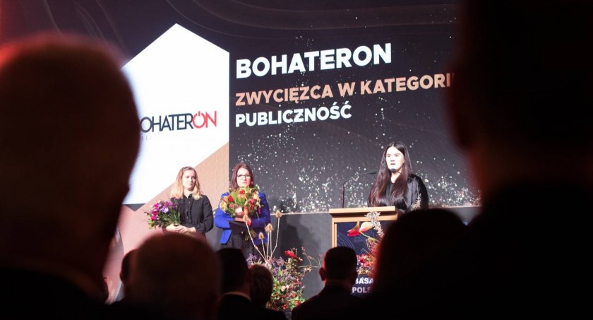 Zdjęcie: Gala plebiscytu Ambasador Polski. Pierwsza po prawej Agnieszka Krajewska-Łesiuk (fot. KGHM).