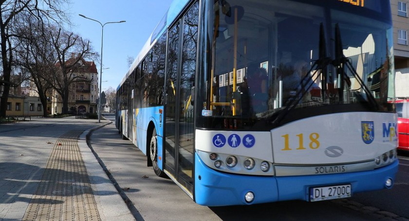Zdjęcie ilustracyjne: autobus Miejskiego Przedsiębiorstwa Komunikacyjnego w Legnicy (