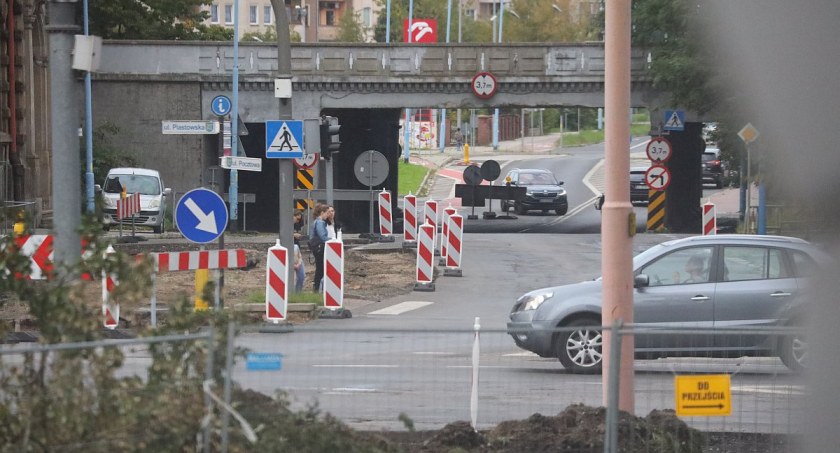 Zdjęcie: ul. Brama Głogowska w Legnicy (fot. Andrzej Trzeciak).