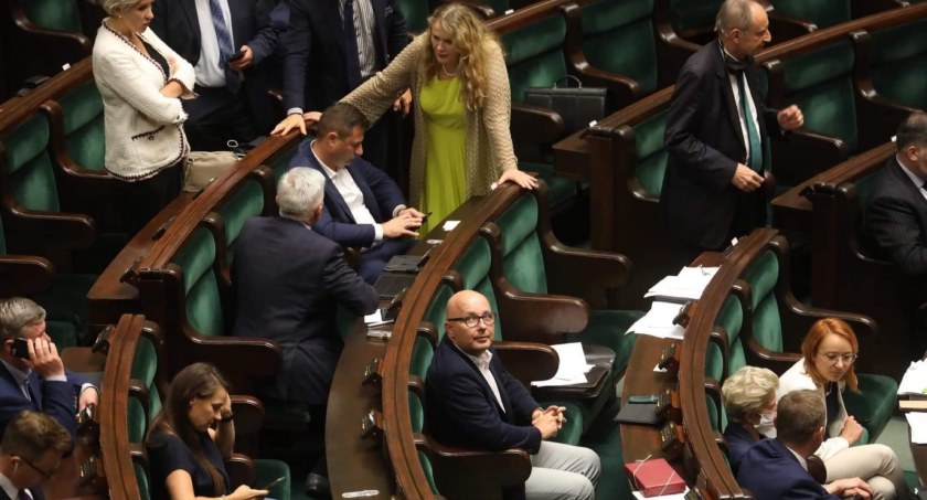 Zdjęcie: Sala sejmowa (fot. Andrzej Trzeciak).