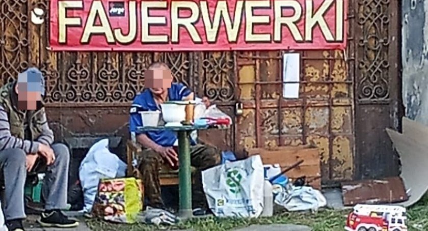 Zdjęcie: Koczowisko przy ul. Ks. Ściegiennego w Legnicy (zdjęcie nadesłane)