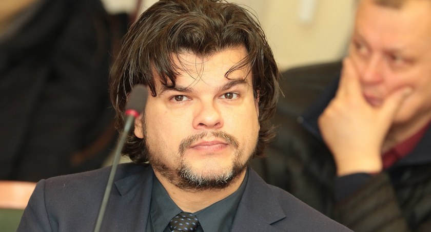 Zdjęcie: Legnicki radny Piotr Niemiec z Koalicji Obywatelskiej (fot. Andrzej Trzeciak).
