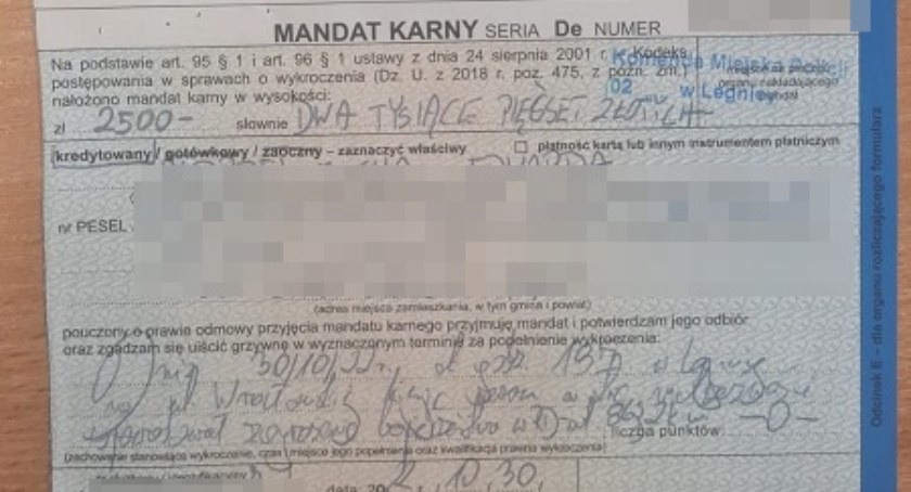 Zdjęcie: mandat karny Fot: Komenda Miejska Policji w Legnicy