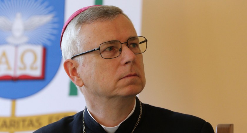 Zdjęcie: Biskup legnicki Andrzej Siemieniewski (fot. Andrzej Trzeciak).