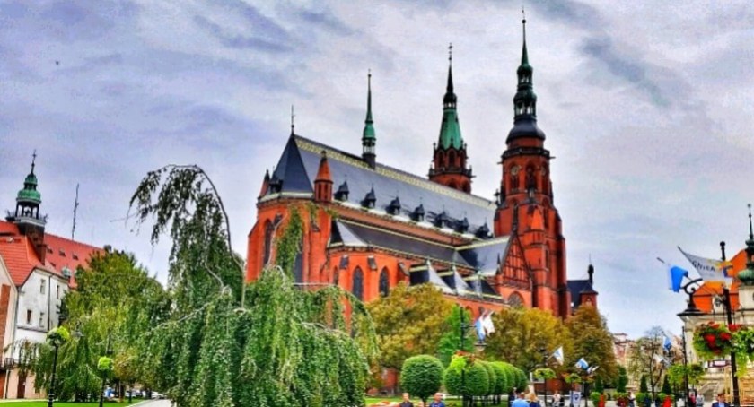 Zdjęcie: Katedra pw. św. Apostołów Piotra i Pawła w Legnicy (fot. Andrzej Trzeciak)
