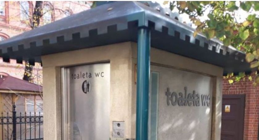 Zdjęcie: Toaleta publiczna w Legnicy (fot. Paweł Jantura).