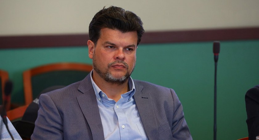 Zdjęcie: Radny Rady Miejskiej Legnicy Piotr Niemiec z Koalicji Obywatelskiej (fot. Andrzej Trzeciak)