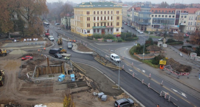 Zdjęcie: Przebudowa p. Słowiańskiego w Legnicy. Fot. Urząd Miasta w Legnicy.