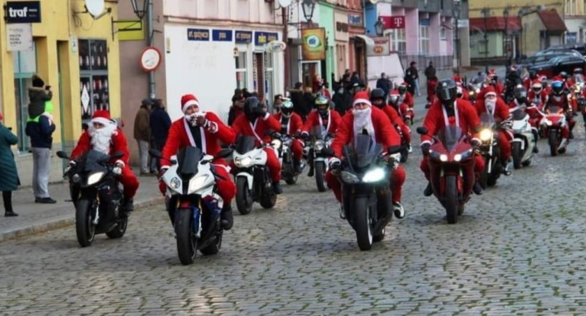 Zdjęcie: Akcja Moto Mikołaje w 2021 r. Źródło: Zrzutka.pl