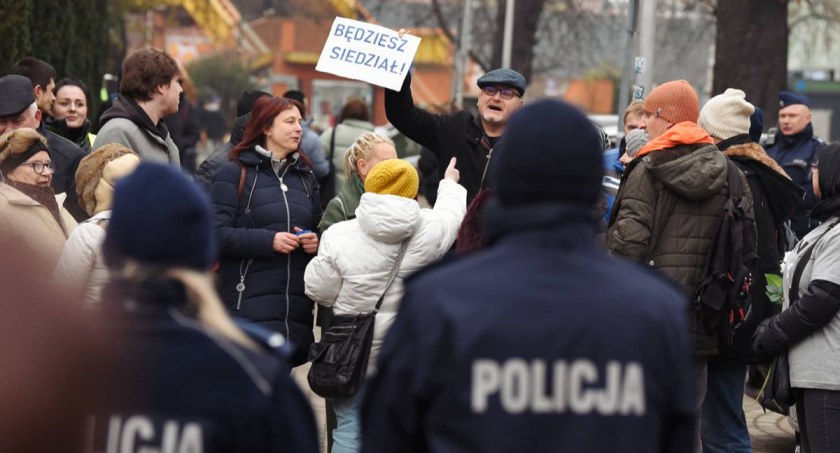 Zdjęcia: Legniczanie na spotkaniu z Jarosławem Kaczyńskim. Fot. Aga Jackiewicz. 