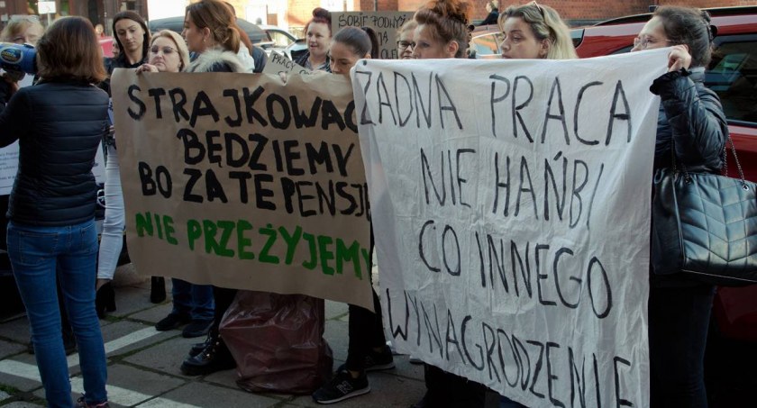 Zdjęcie: Protest pracowników opieki społecznej z 31 października 2022 r. Fot. Aga Jackiewicz