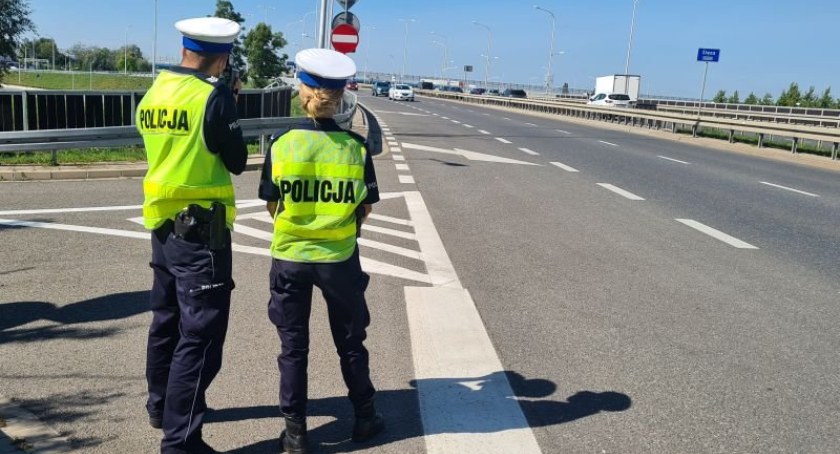 Zdjęcie: policjanci podczas pracy Fot.: KMP