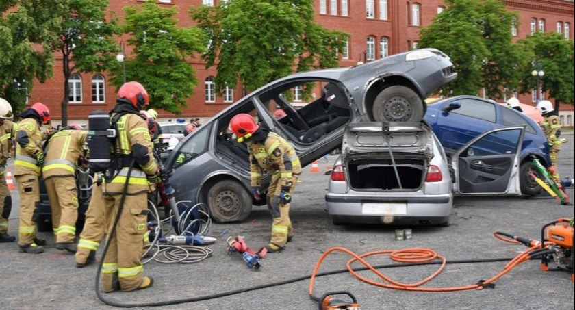 Zdjęcie: strażacy, Fot.: Komenda Miejska Państwowej Straży Pożarnej w Legnicy 