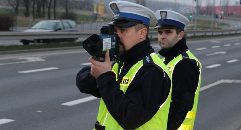 Zdjęcie: policjanci podczas pracy Fot.: KMP