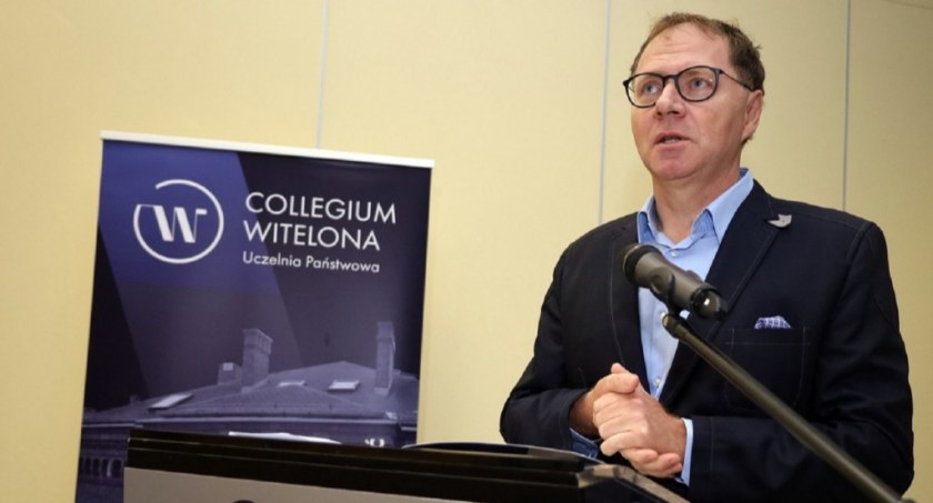 Zdjęcie. Prof. dr hab. Andrzej Panasiuk, rektor Collegium Witelona w Legnicy. Fot. Collegium Witelona.
