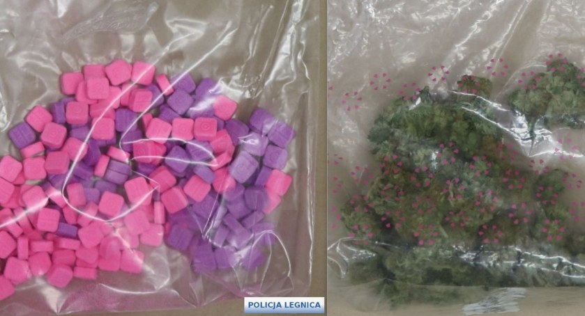 Zdjęcie: zabezpieczone u legniczanina narkotyki: tabletki MDMA oraz marihuana. Fot. Policja. 