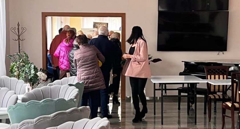 Zdjęcie: Pokaz handlowy w legnickim hotelu. Źródło: Radio Wrocław. 