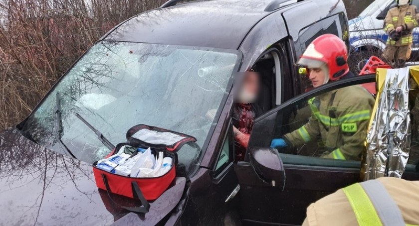 Zdjęcie: Wypadek na drodze Raszówka - Raszowa. Fot. Policja Lubin