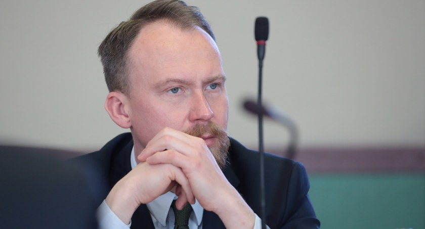 Zdjęcie: Maciej Kupaj, radny Rady Miejskiej w Legnicy. Fot. Andrzej Trzeciak.