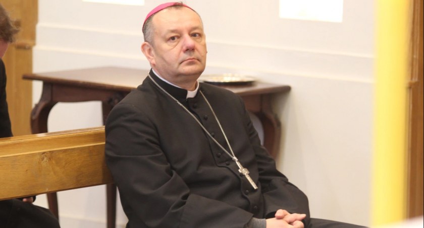 Zdjęcie: Biskup Piotr Wawrzynek, nowy biskup pomocniczy diecezji legnickiej. Fot. Legnicka Kuria Biskupia