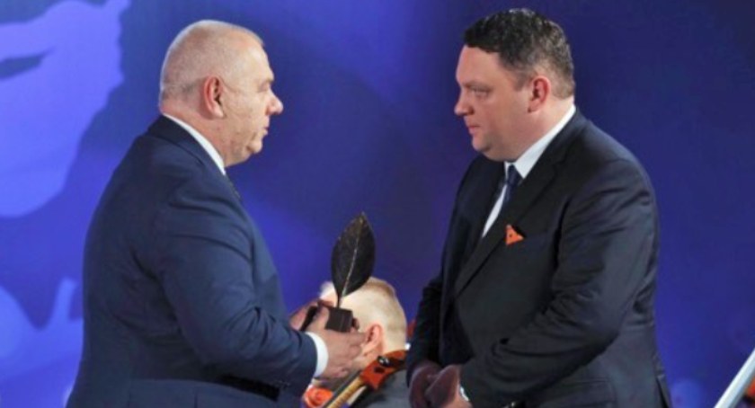 Zdjęcie: Wicepremier Jacek Sasin z poprzednim prezesem KGHM Marcinem Chludzińskim podczas Forum Ekonomicznego w Karpaczu. Fot. KGHM Polska Miedź S.A. 
