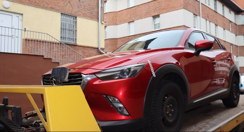 Zdjęcie: skradziona mazda Fot.: KMP w Legnicy