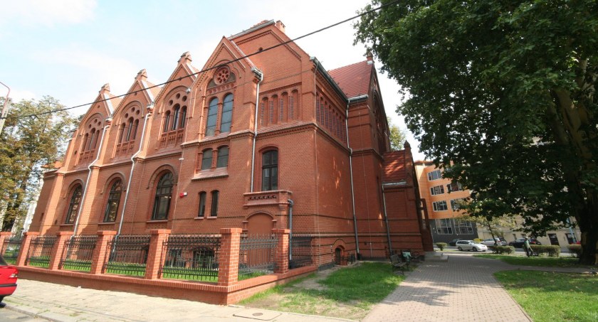 Zdjęcie: Siedziba Legnickiej Biblioteki Publicznej. Fot. Andrzej Trzeciak