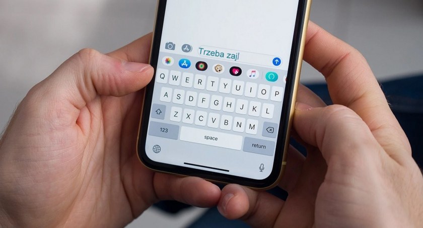 Zdjęcie ilustracyjne. Telefon komórkowy