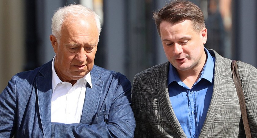 Zdjęcie: Prezydent Legnicy Tadeusz Krzakowski i jego rzecznik prasowy Piotr Seifert. Fot. Andrzej Trzeciak