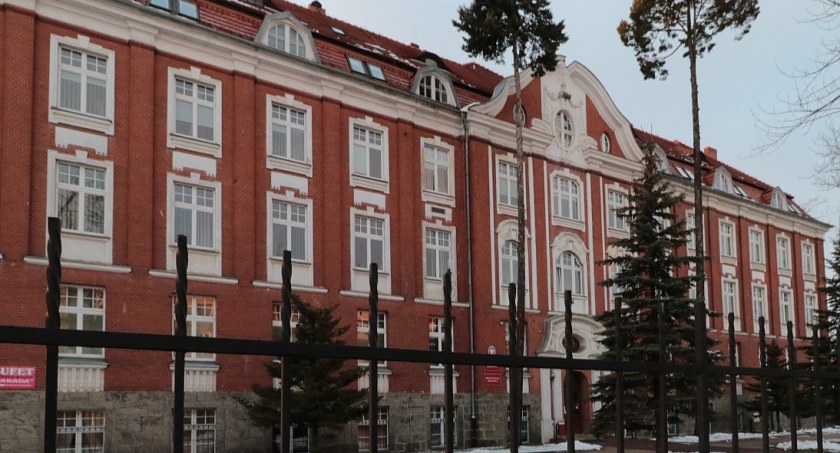 Zdjęcie: Siedziba legnickiej prokuratury. Fot. Andrzej Trzeciak.
