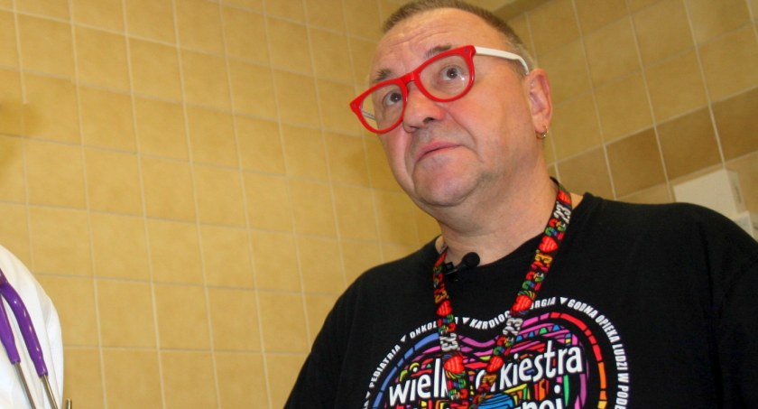Zdjęcie: Jerzy Owsiak w legnickim szpitalu (rok 2015). Fot. Piotr Kanikowski