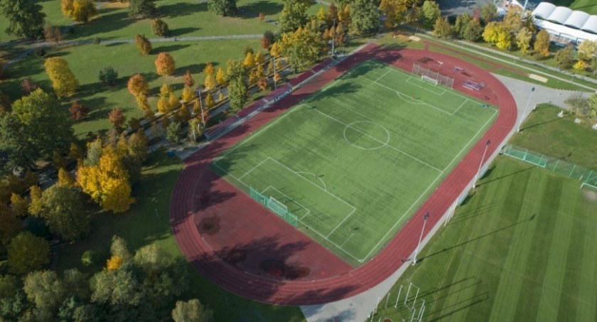 Zdjęcie: Boisko boczne przy Stadionie Miejskim w Legnicy. Fot. Urząd Miasta w Legnicy.