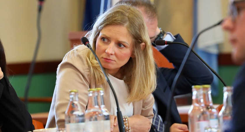 Zdjęcie: Legnicka radna Karolina Jaczewska-Szymkowiak. Fot. Andrzej Trzeciak