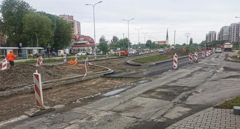 Zdjęcie: remont drogi w Legnicy Fot.: UM